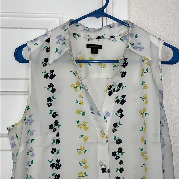 Ann Taylor Sleeveless blouse - Picture 2 of 3